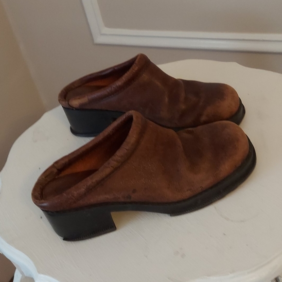 Shoes - Picture 5 of 5